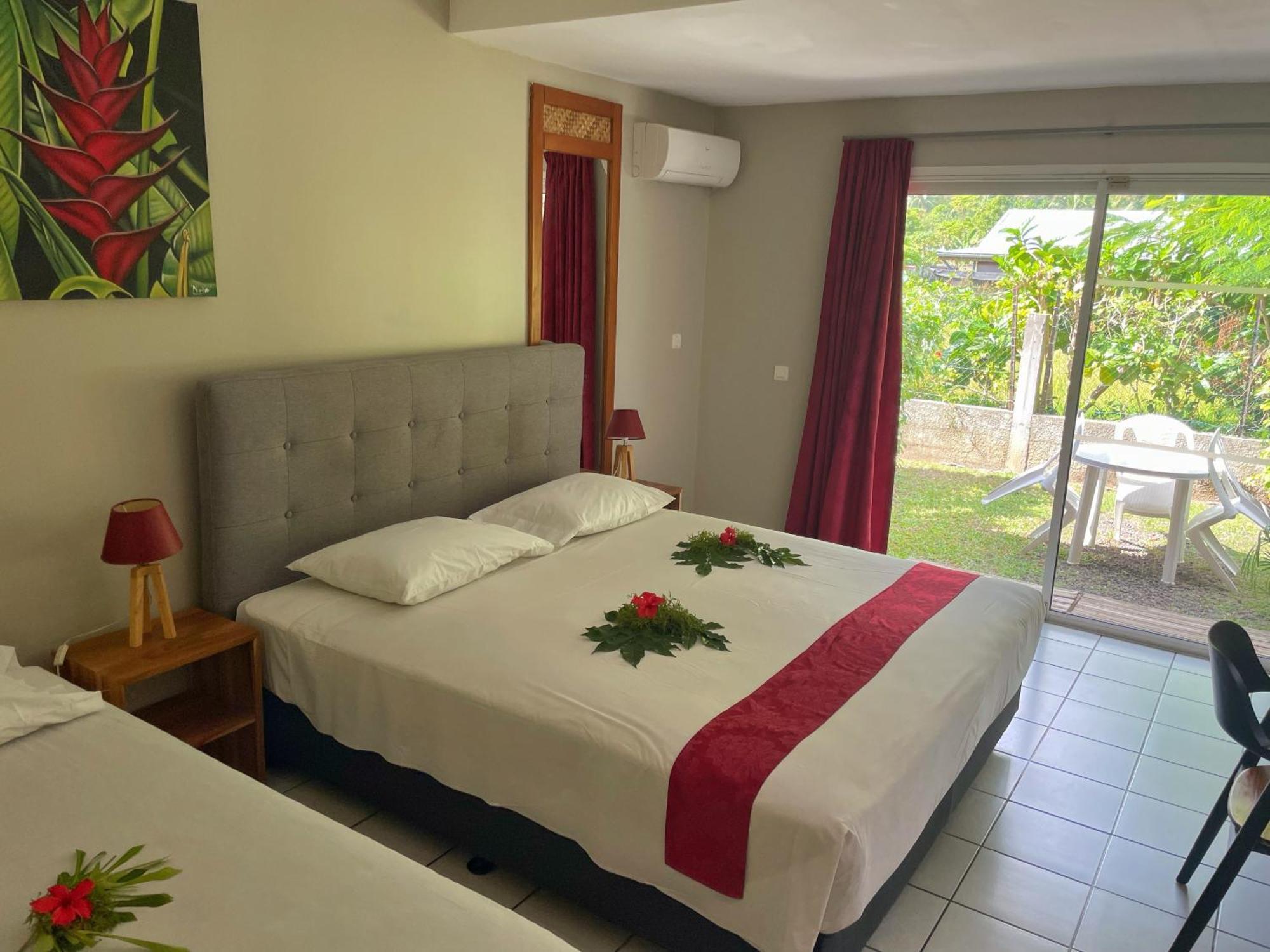 Hotel Hibiscus Papetoai Luaran gambar